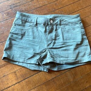 Divided (H&M) green high rise short shorts. Size 10.